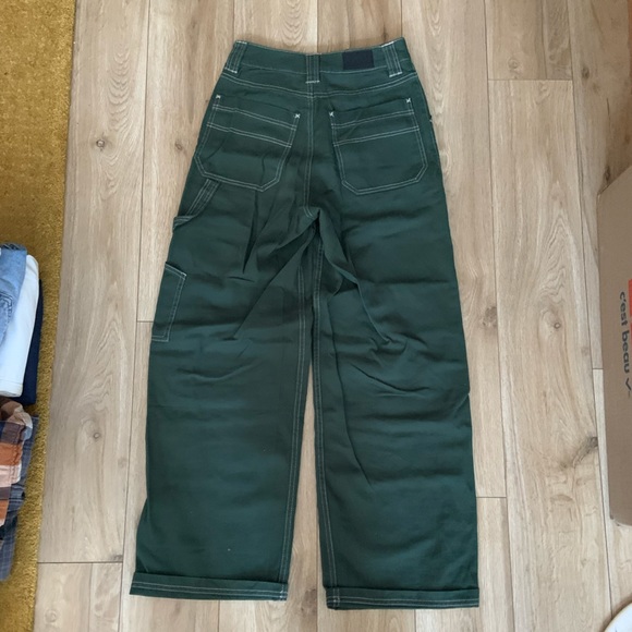 Green pants - Picture 2 of 4